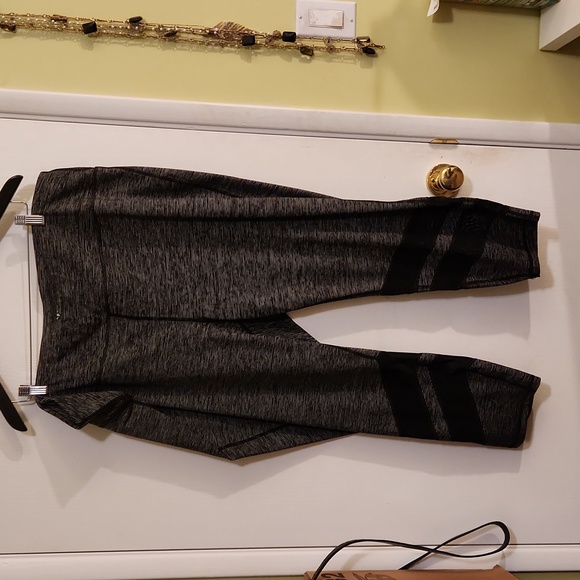 Active wear - Picture 1 of 3